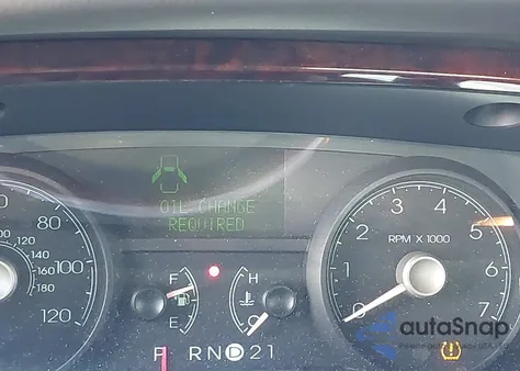 2009 Lincoln Town Car Signature Limited from USA, damaged, VIN 2LNHM82V09X633512